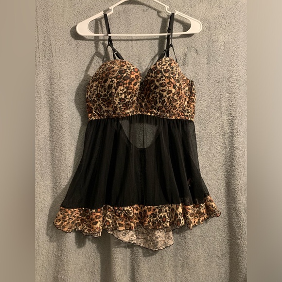 Leopard and black see thru nighty size XL and the cup size is D. Used once - Picture 2 of 4